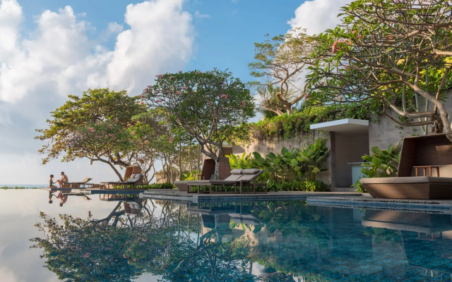 Отель Maya Sanur Resort & Spa