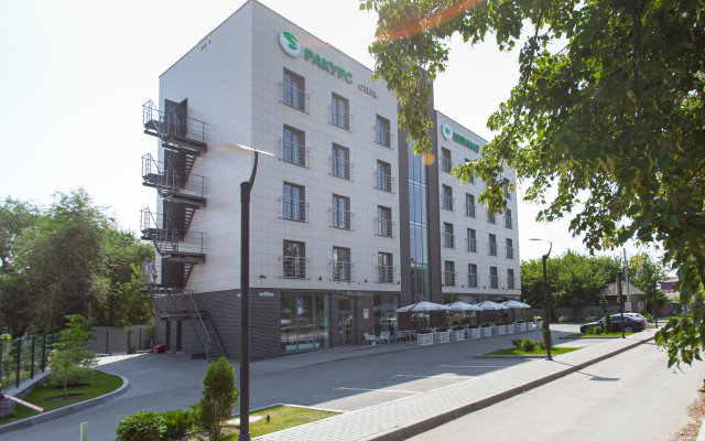Ракурс в Ульяновске 6 отзывов об отеле, цены и фото номеров - забронировать гостиницу Ракурс онлайн Ульяновск вид на фасад