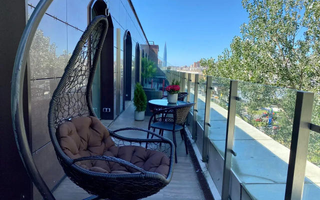 Апартаменты MyhomeYourhome с террасой на Савушкина 104