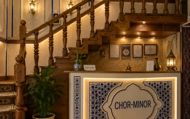Отель Chor Minor 90 м до cтарого города с нами недорого и красиво один раз с бесплатным бассейном