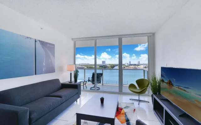 Апарт-Отель Intracoastal Yacht Club