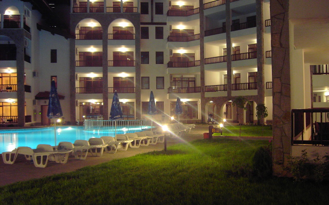 Отель Holiday Apartments Severina Болгария, Солнечный берег - отзывы, цены и фото номеров - забронировать отель Holiday Apartments Severina онлайн вид на фасад