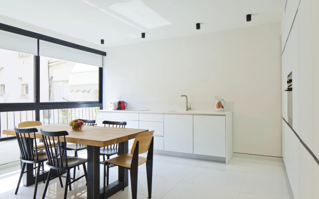 Апартаменты Elegant 2BR with Veranda by FeelHome