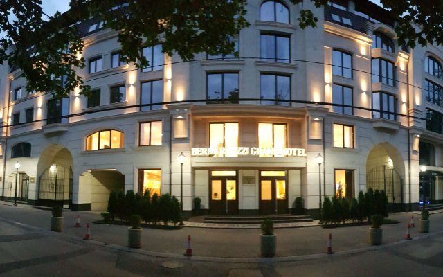 Гранд-Отель Bernardazzi Молдавия, Кишинёв - 2 отзыва об отеле, цены и фото номеров - забронировать отель Гранд-Отель Bernardazzi онлайн вид на фасад