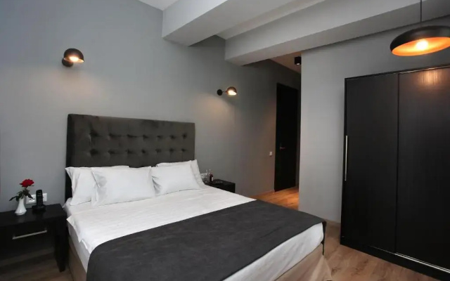 L M Club Hotel