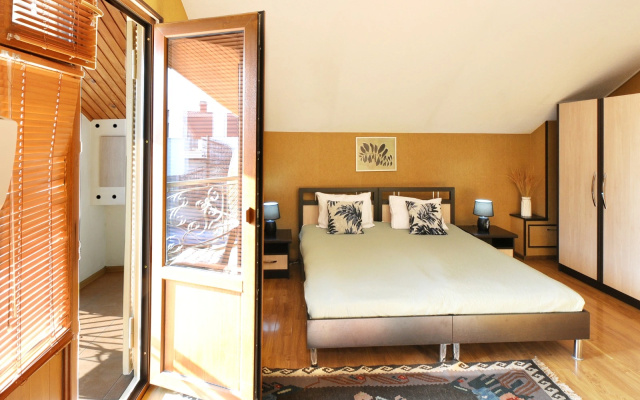 Classic Twin room with balcony and with view (twin beds) · Flamingo Hotel — photo 5