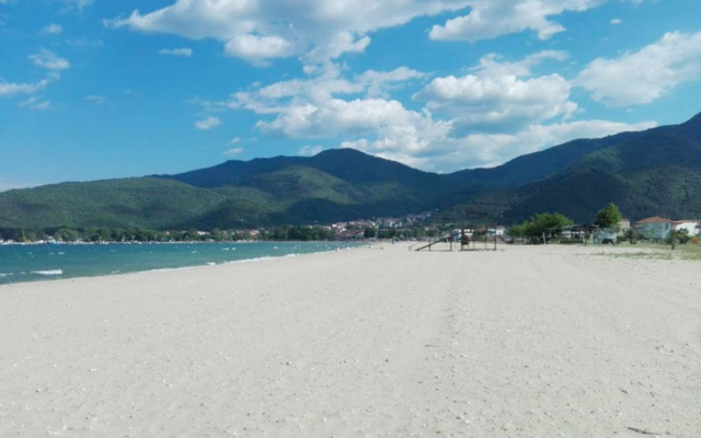 Отель Ammolithos Beach