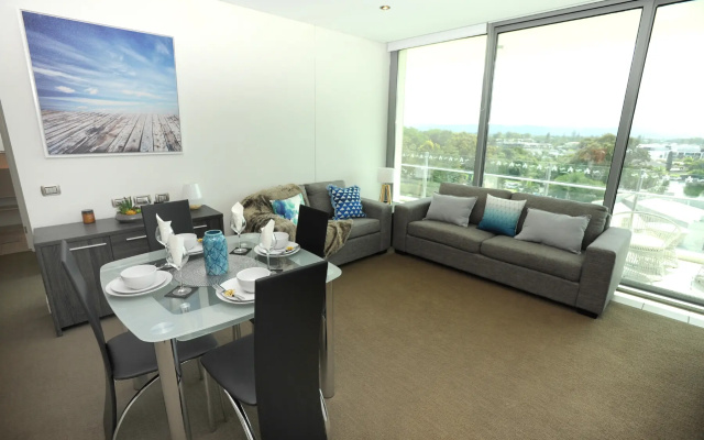 Апартаменты Modern Apartment with Resort Style Living Surfers Paradise