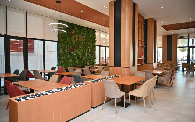 Отель Adria Palace Durres