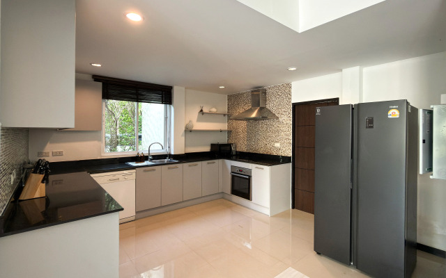 Вилла Nai Harn Family Pool 4 bdr