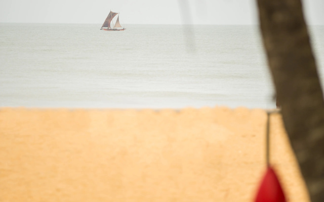 Отель Camelot Beach