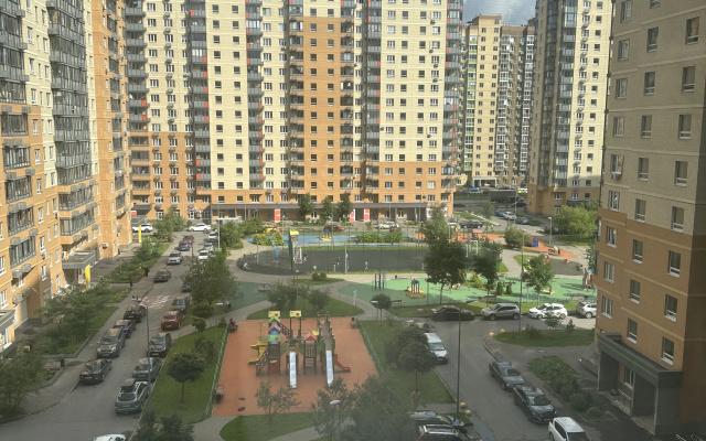 Квартира с видом на озеро и около метро