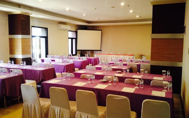 Aston Ketapang City Hotel