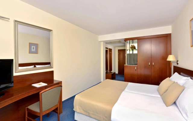 Отель Iberostar Waves Bellevue