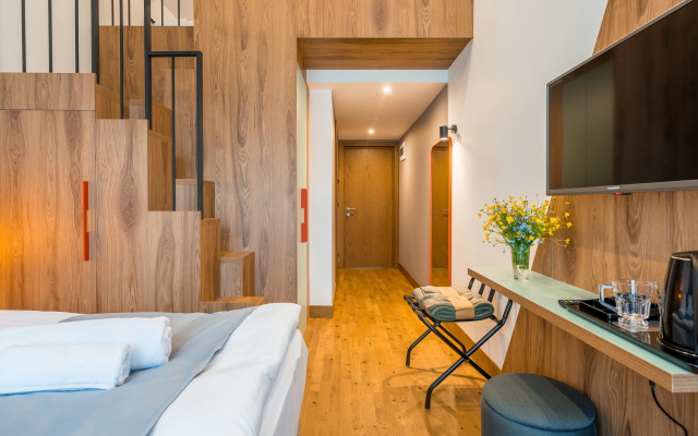 Quadruple Suite with balcony and with mountain view · Step Inn - Kazbegi Boutique-Hotel — photo 2