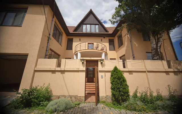 Гостиница Вилла Luxury villa Dacha вид на фасад