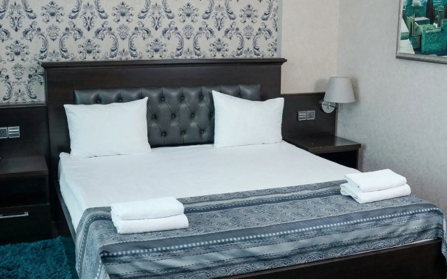 Golden STR Hotel