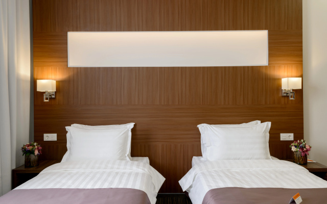 Отель PARK WOOD HOTEL