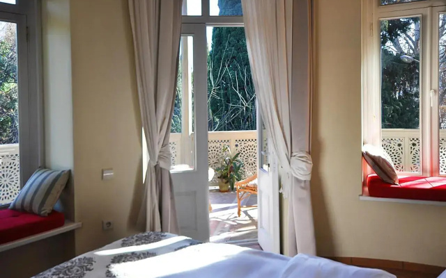 Guest rooms · Tbilisi — photo 17