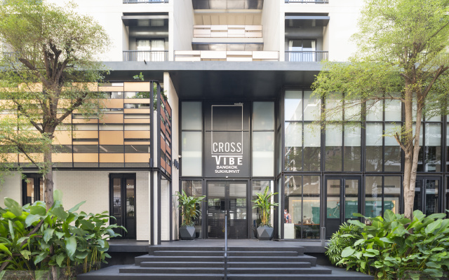 Отель Cross Vibe Bangkok Sukhumvit