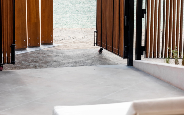 Курортный отель ERTH Abu Dhabi Hotel