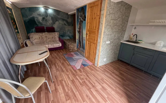 Частный дом Домик в саду