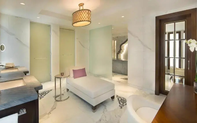 Отель The Ritz-Carlton, Dubai