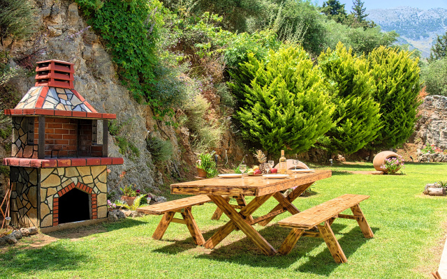 Вилла Cretan Sunny Villa Heated Pool