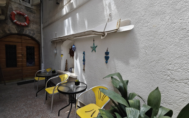 Отель Beatrix Suites
