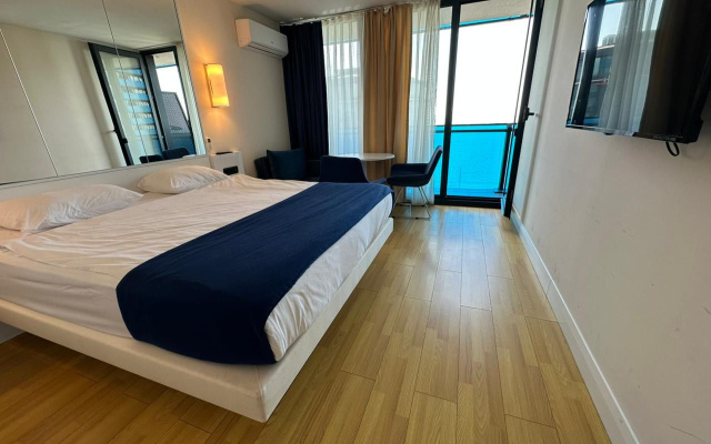 Guest rooms · Batumi — photo 8