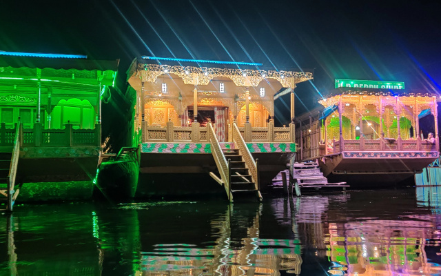 Отель Royal Houseboat