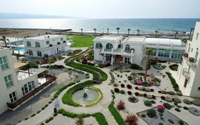 Апартаменты Aphrodite Beachfront Village