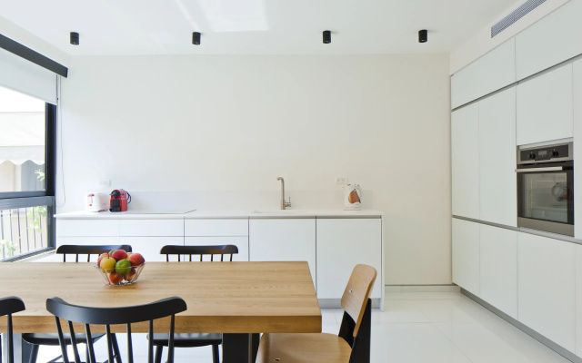 Апартаменты Elegant 2BR with Veranda by FeelHome