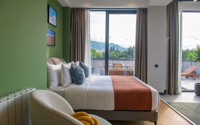 Penthouse Terrace Double Studio Suite with Kitchen (full double bed) · Gratus Aparthotel Tbilisi — photo 2