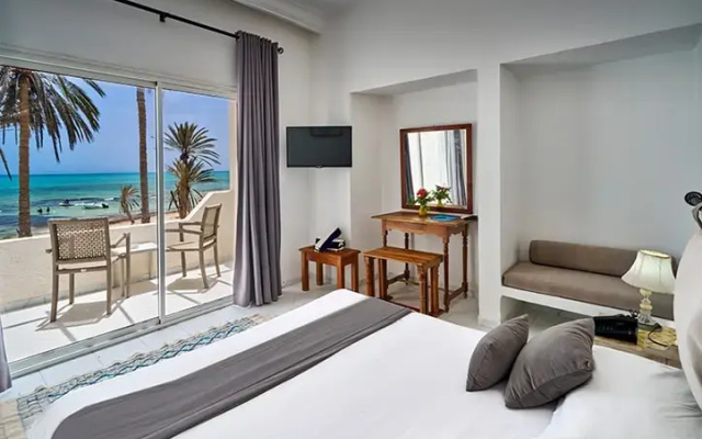 Курортный отель Hari Club Beach