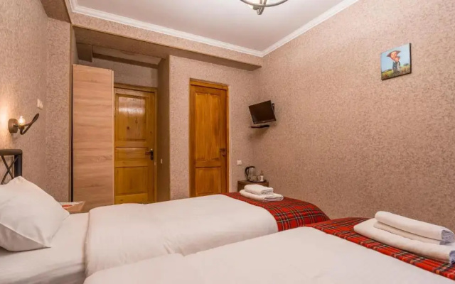 Guest rooms · Tbilisi — photo 10