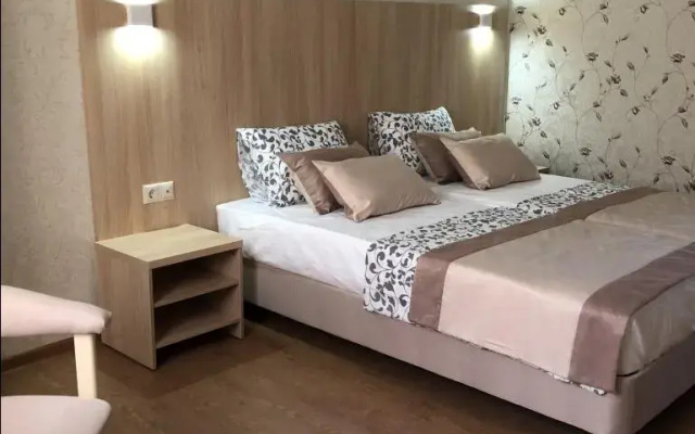 Три Сезона