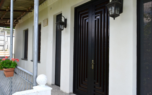 Hotel exterior · Kutaisi — photo 10