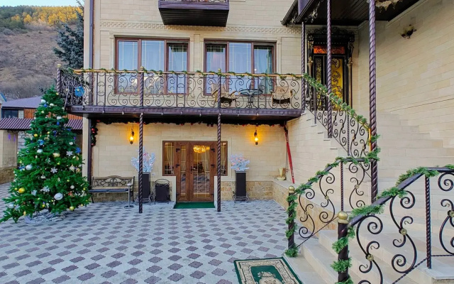 Отель Golden House
