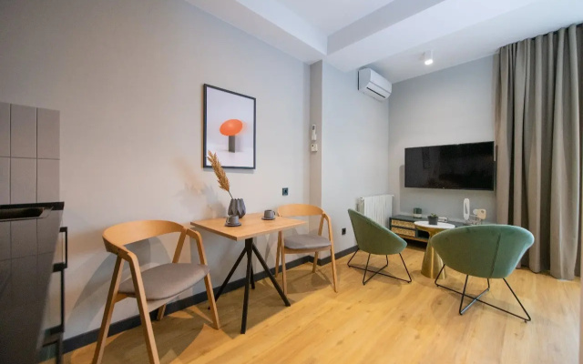 Double Studio Suite with Kitchen with balcony (full double bed) · Gratus Aparthotel Tbilisi — photo 25