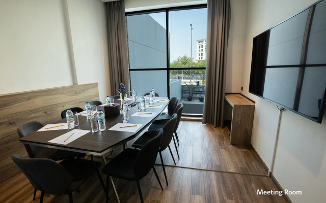 Отель Kingsgate Al Jadaf by Millennium