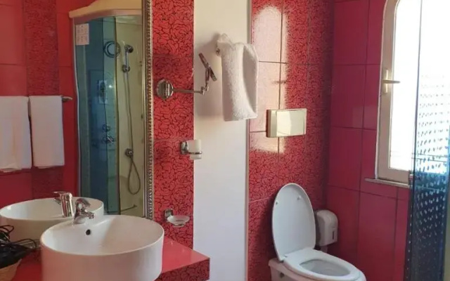Отель Theranda