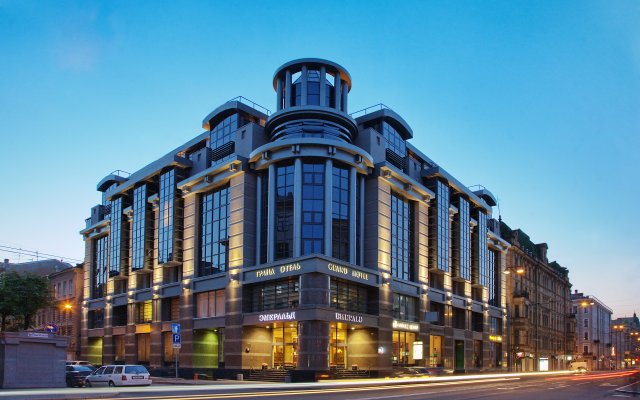 Гранд Отель Эмеральд в Санкт-Петербурге - забронировать гостиницу Гранд Отель Эмеральд, цены и фото номеров Санкт-Петербург