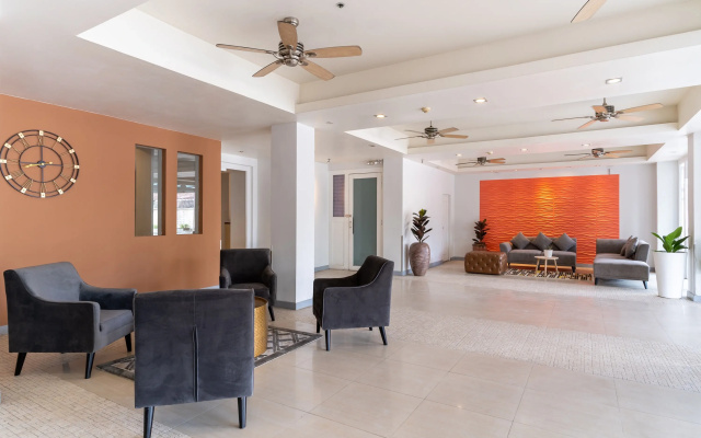 Отель Heeton Concept Pattaya by Compass Hospitality