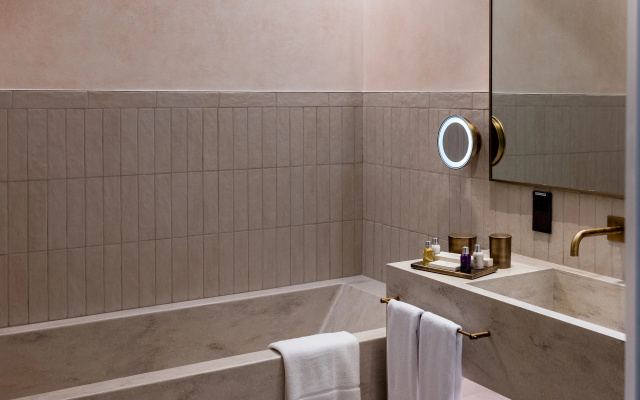 Курортный отель ERTH Abu Dhabi Hotel