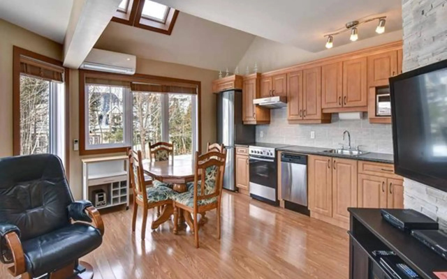 Частный дом Bright Condo near the Lake