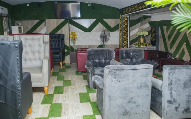 Отель Lion Luxury Suites