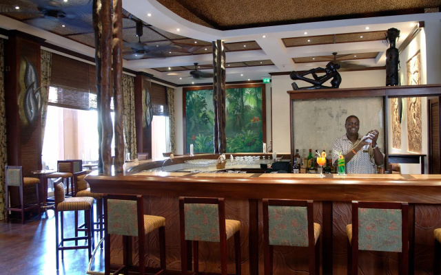 Отель Kampala Serena
