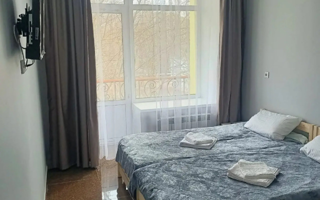 Отель на радужной