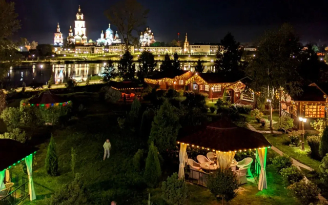 Гостевой дом Дивный Дворик - Park & Spa